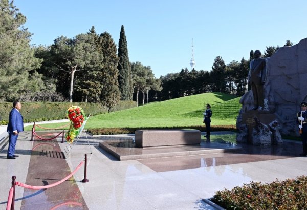 Президент Республики Конго почтил память великого лидера Гейдара Алиева (ФОТО)