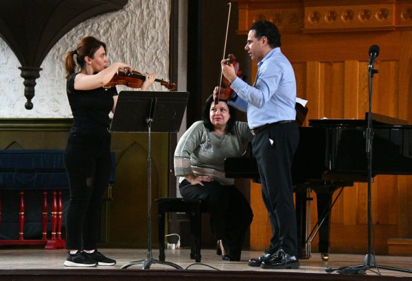 Известный музыкант из Германии провел в Баку мастер-класс (ФОТО)