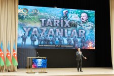 В Баку прошел вечер "Творящие историю" и представлены фильмы в честь  славных Апрельских боев (ФОТО)