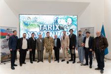 В Баку прошел вечер "Творящие историю" и представлены фильмы в честь  славных Апрельских боев (ФОТО)