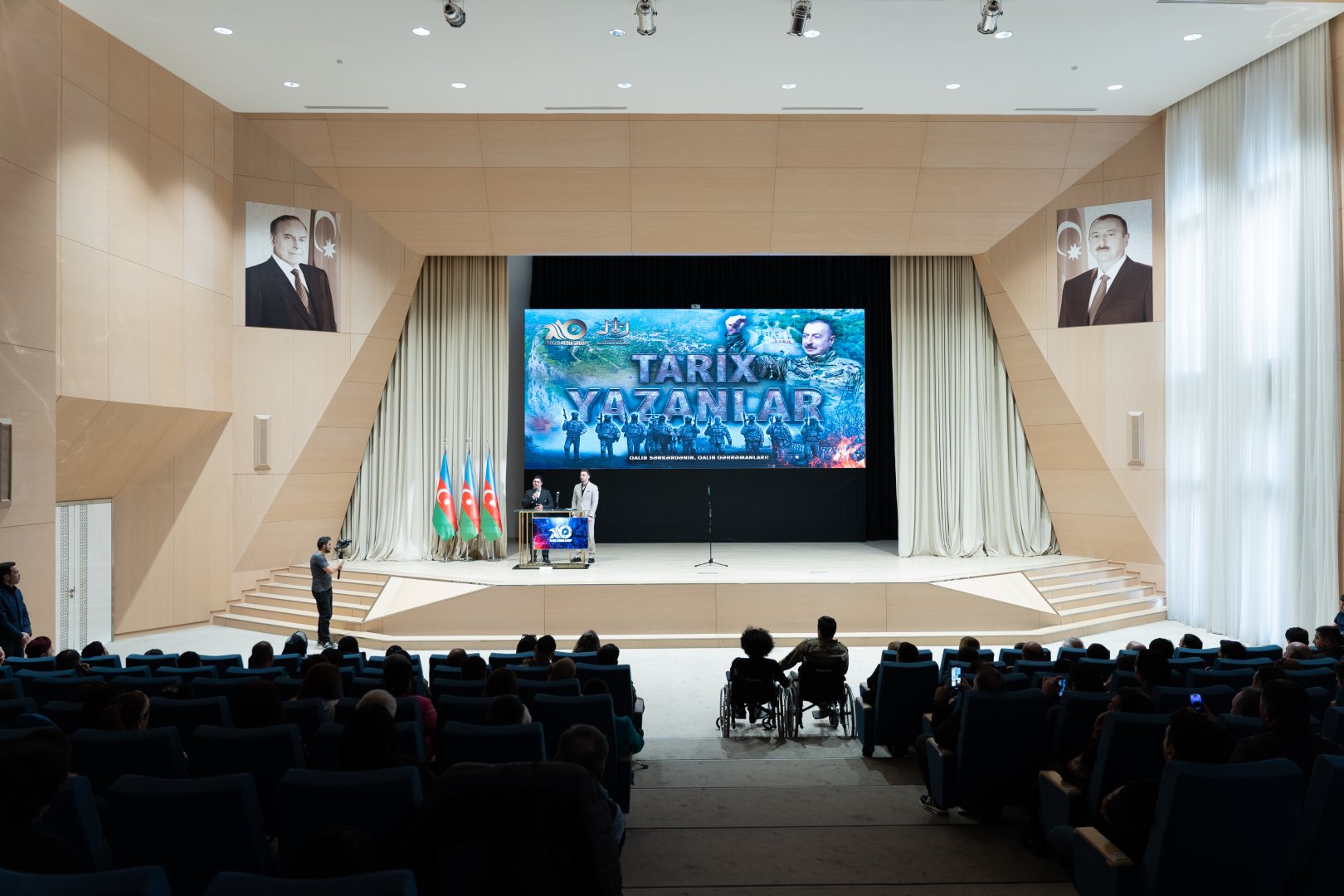 В Баку прошел вечер "Творящие историю" и представлены фильмы в честь  славных Апрельских боев (ФОТО)