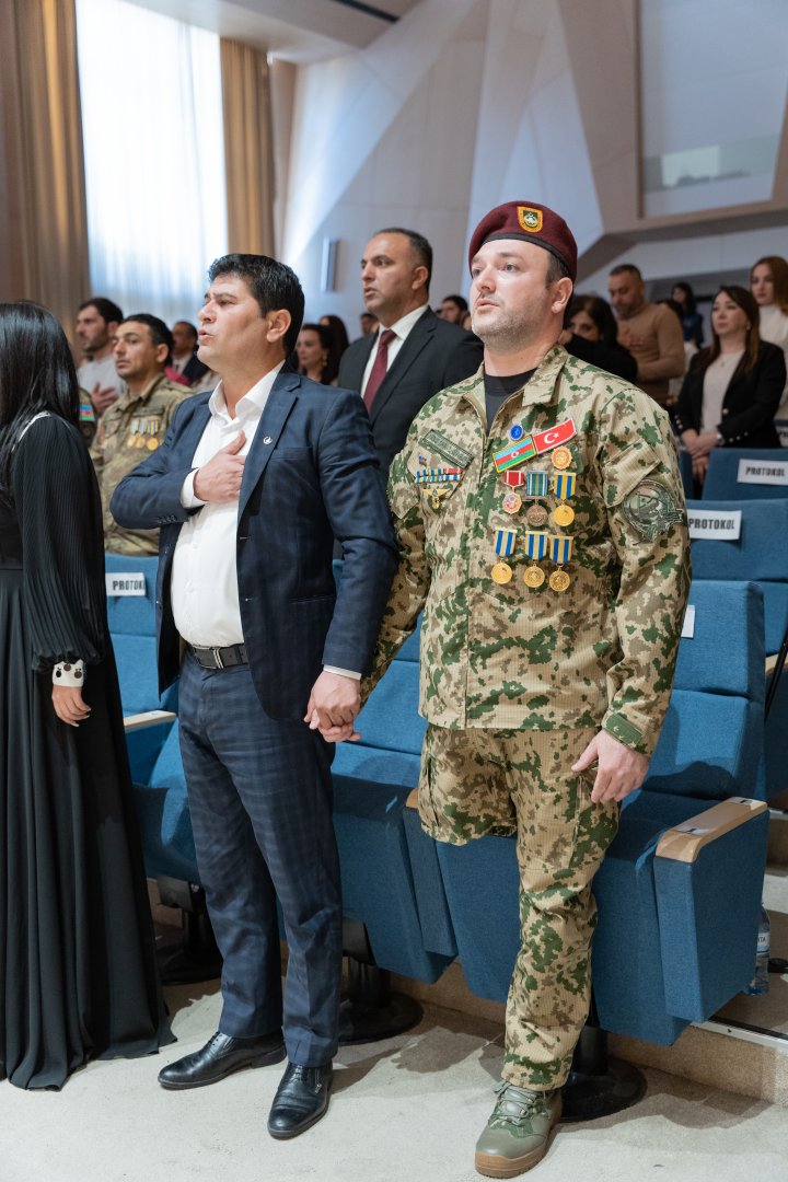 В Баку прошел вечер "Творящие историю" и представлены фильмы в честь  славных Апрельских боев (ФОТО)