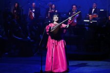 Во Дворце Гейдара Алиева в Баку представили концерт "Гении"  (ФОТО)