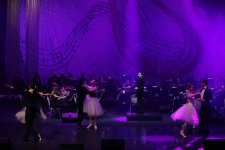 Во Дворце Гейдара Алиева в Баку представили концерт "Гении"  (ФОТО)