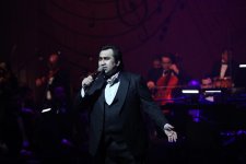 Во Дворце Гейдара Алиева в Баку представили концерт "Гении"  (ФОТО)