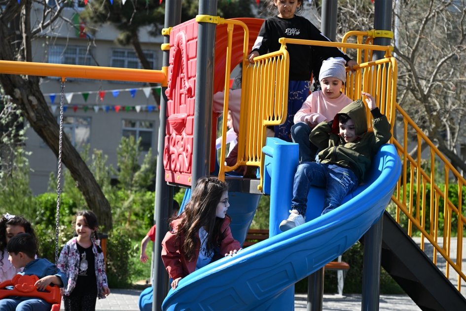 В Баку с участием вице-президента Фонда Гейдара Алиева Лейлы Алиевой в распоряжение жителей переданы очередные благоустроенные дворы (ФОТО)