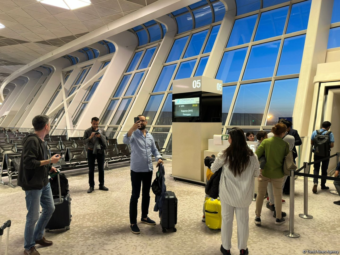 AZAL совершил первый рейс по маршруту Баку-Карачи (ФОТО)