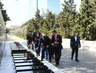 Алжирские парламентарии посетили могилу великого лидера Гейдара Алиева и Аллею шехидов (ФОТО)