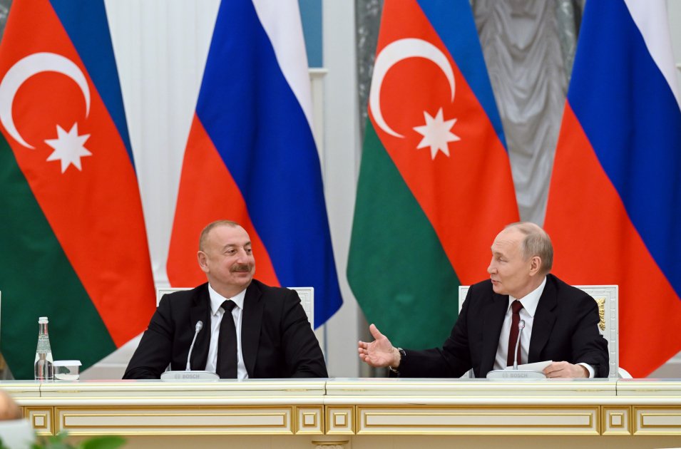 Состоялась совместная встреча президентов Азербайджана и России с ветеранами и работниками железнодорожной отрасли по случаю 50-летия Байкало-Амурской магистрали (ФОТО/ВИДЕО)