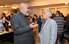 Скрытое и явное: в Баку открылась выставка работ заслуженного художника Азербайджана Мамеда Мустафаева (ФОТО)