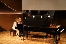 Игра в четыре руки… Перформанс  Нармин Искендеровой и Сабины Мустафаевой (ВИДЕО, ФОТО)