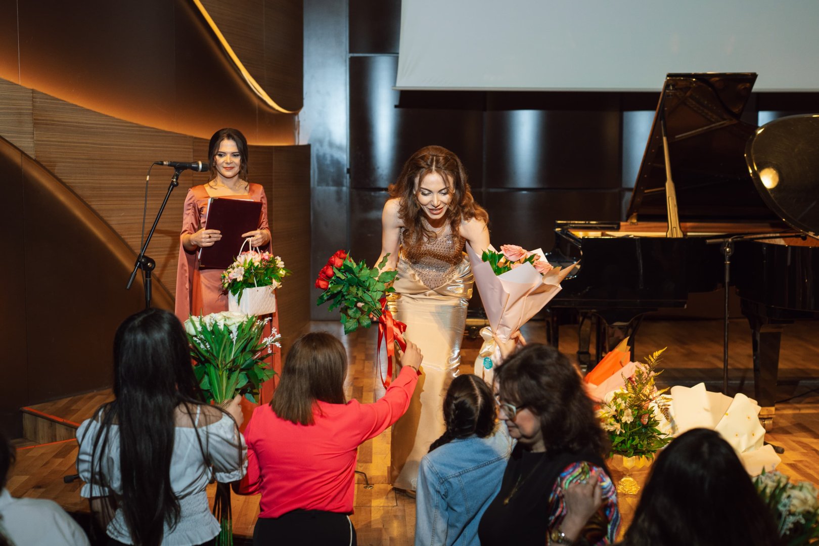 Игра в четыре руки… Перформанс  Нармин Искендеровой и Сабины Мустафаевой (ВИДЕО, ФОТО)