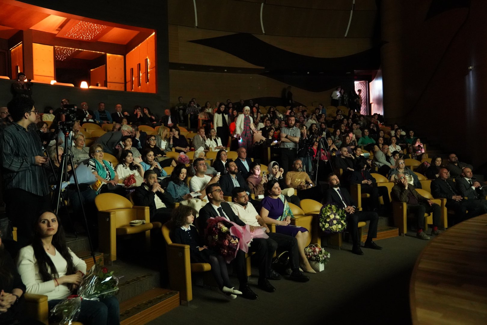 Игра в четыре руки… Перформанс  Нармин Искендеровой и Сабины Мустафаевой (ВИДЕО, ФОТО)