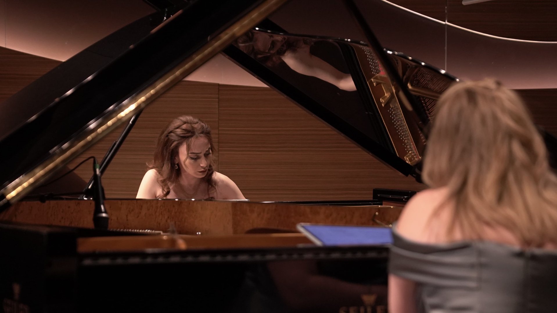 Игра в четыре руки… Перформанс  Нармин Искендеровой и Сабины Мустафаевой (ВИДЕО, ФОТО)