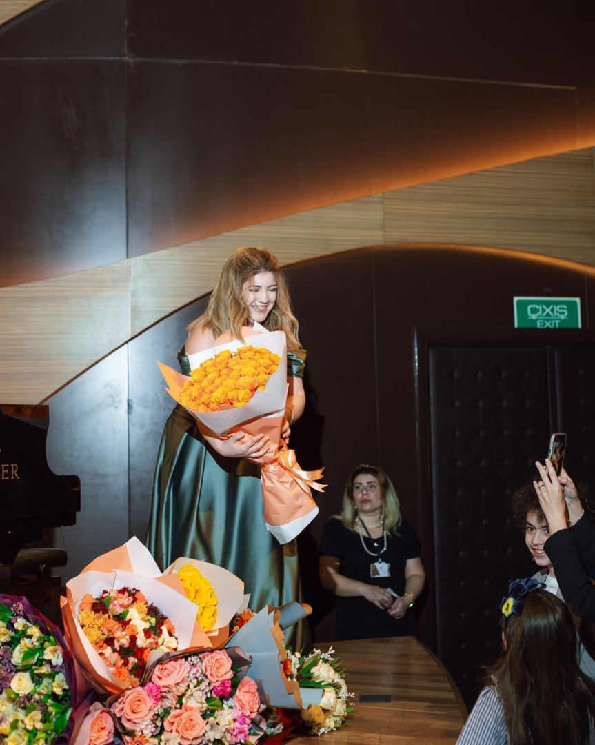 Игра в четыре руки… Перформанс  Нармин Искендеровой и Сабины Мустафаевой (ВИДЕО, ФОТО)