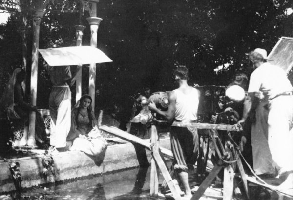 Обнаружена уникальная фотография, связанная с фильмом "Аршин мал алан"