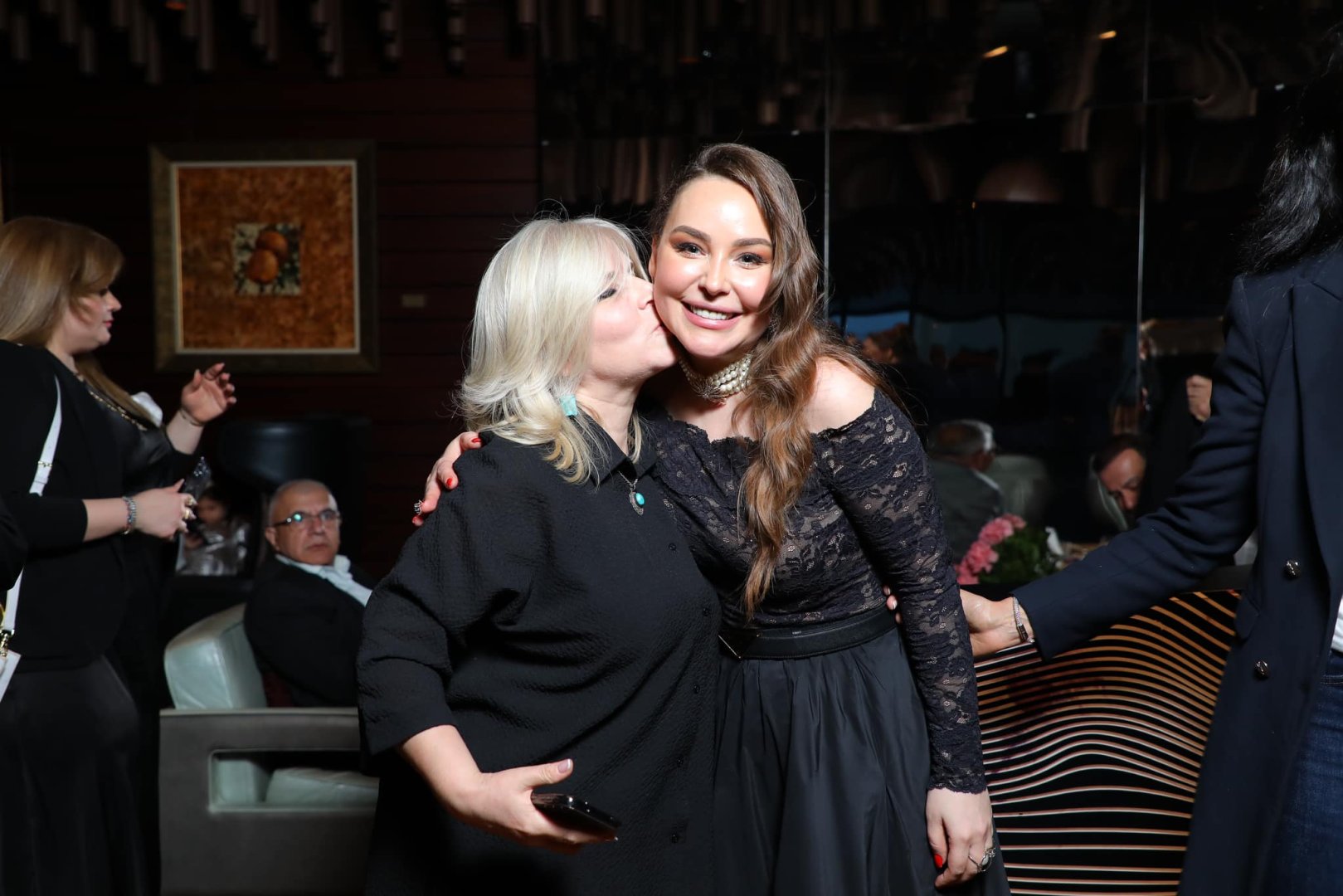 Мелодии огня Милены Набиевой –  красочный и теплый вечер с друзьями (ФОТО)