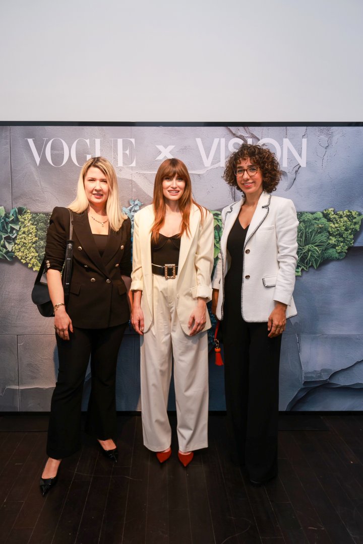 Персональная выставка Аиды Махмудовой "A Dream Unfolds" проходит на VISION ART PLATFORM! (ФОТО)