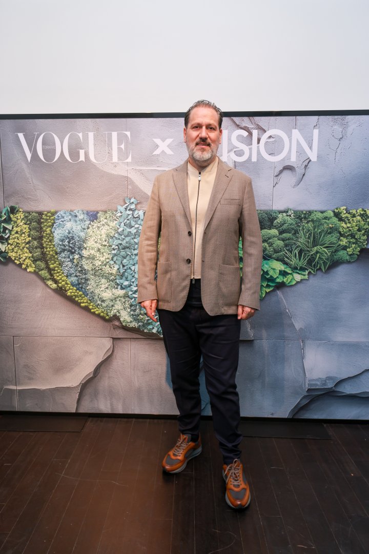 Персональная выставка Аиды Махмудовой "A Dream Unfolds" проходит на VISION ART PLATFORM! (ФОТО)