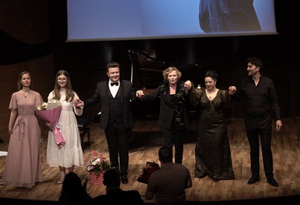 Разнообразие тембров и тонкость интерпретаций: "Пушкин без границ" в Баку (ФОТО)