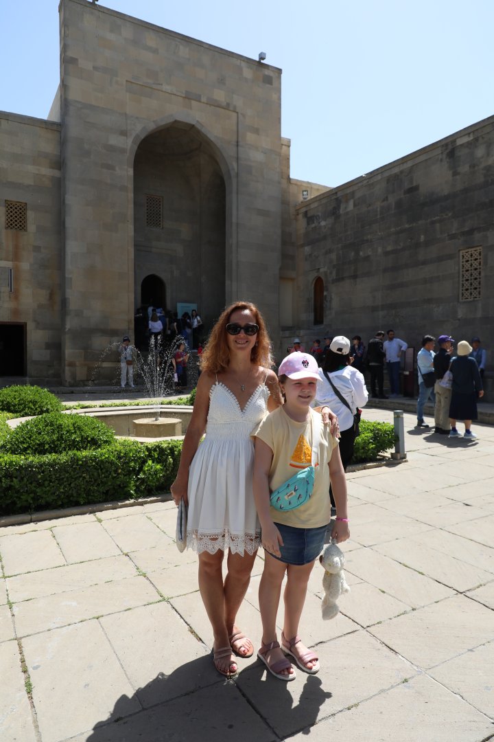 Российские актеры восхищены прогулкой по старинной части Баку – Ичери шехер  (ФОТО)