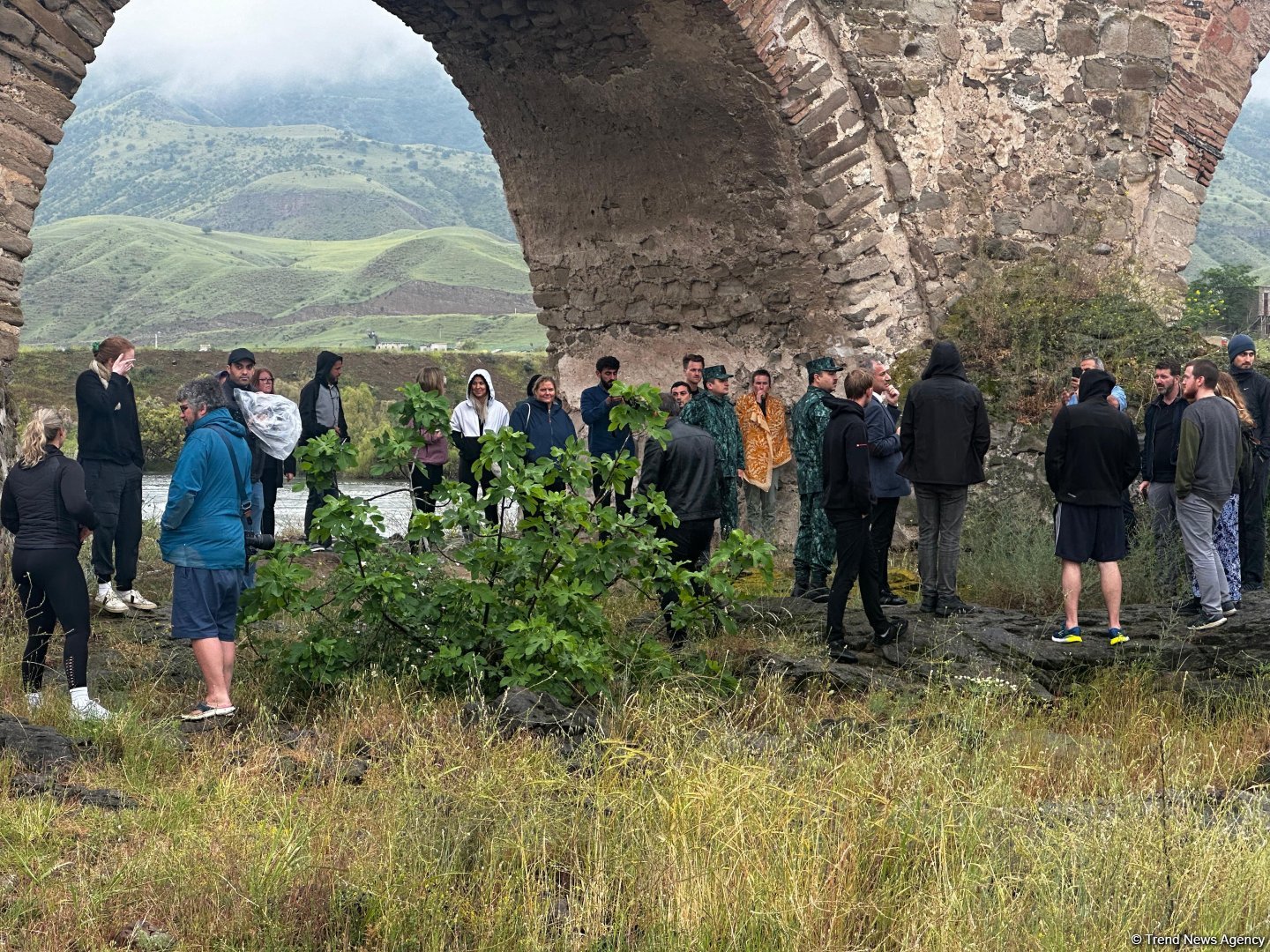 Норвежские путешественники ознакомились с Худаферинским мостом (ФОТО)