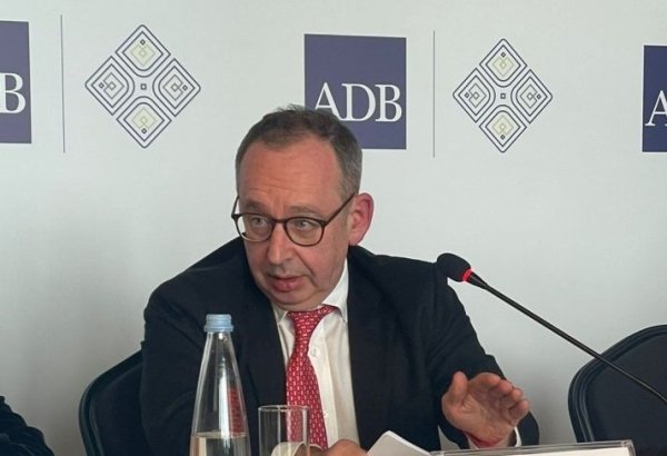 АБР обсуждает с Азербайджаном дальнейшие возможности инвестирования в проекты солнечной энергетики - Евгений Жуков