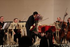 В Баку наступило сразу восемь времен года – любовь и страсть  (ФОТО)