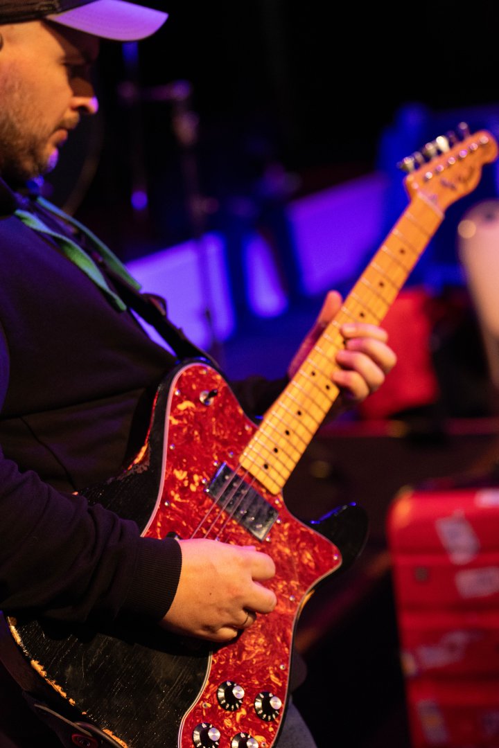 Потрясающий первый концерт Эльчина Азизова в Баку - море позитива, цветов и душевной атмосферы (ФОТО)