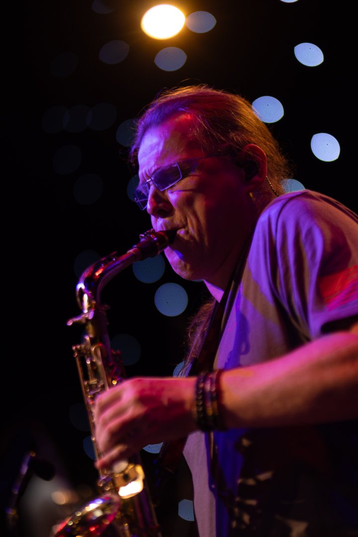 Потрясающий первый концерт Эльчина Азизова в Баку - море позитива, цветов и душевной атмосферы (ФОТО)