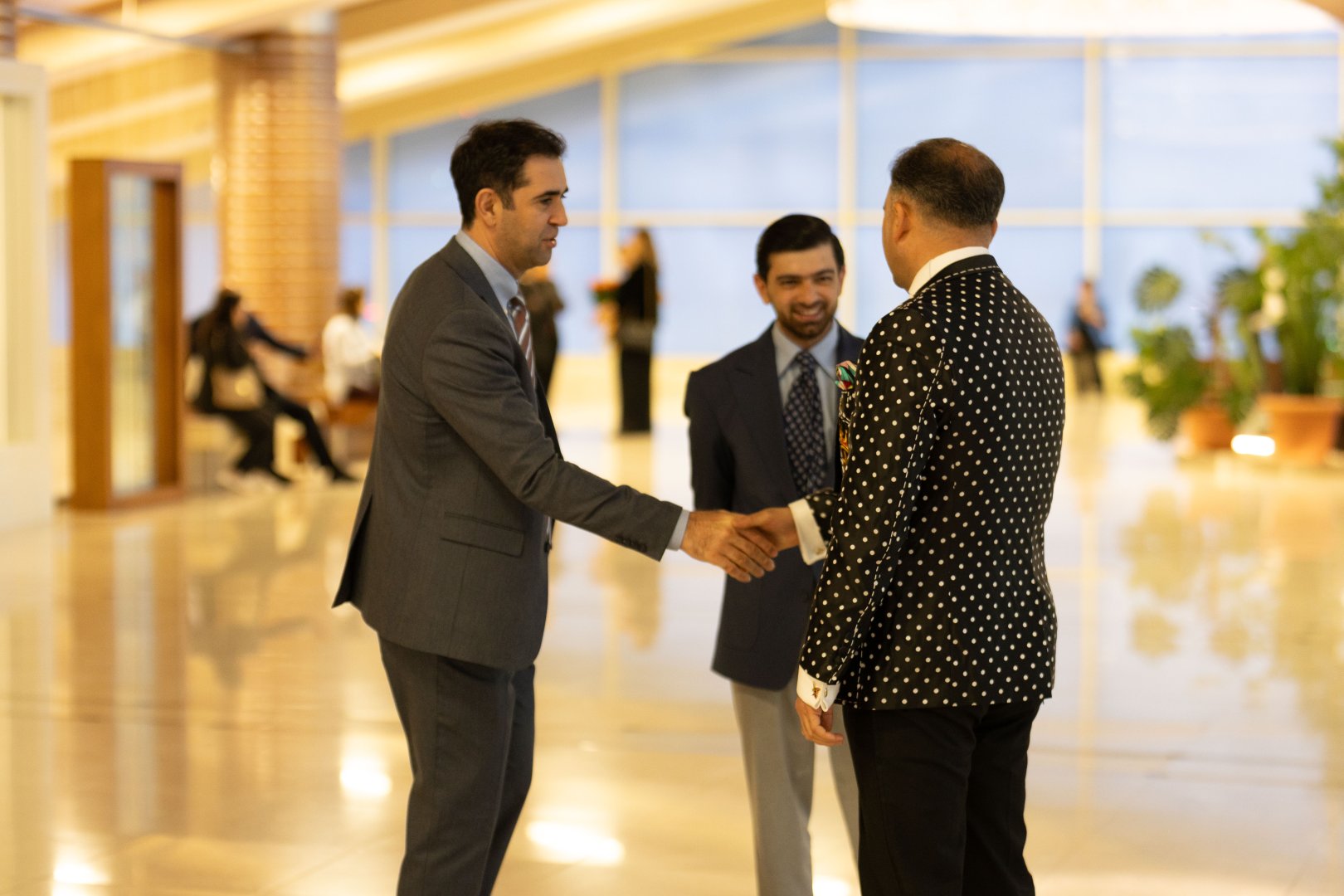 Потрясающий первый концерт Эльчина Азизова в Баку - море позитива, цветов и душевной атмосферы (ФОТО)