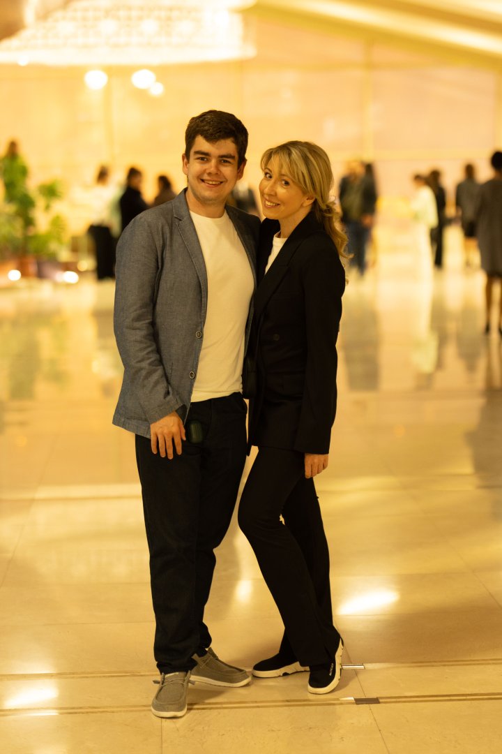 Потрясающий первый концерт Эльчина Азизова в Баку - море позитива, цветов и душевной атмосферы (ФОТО)