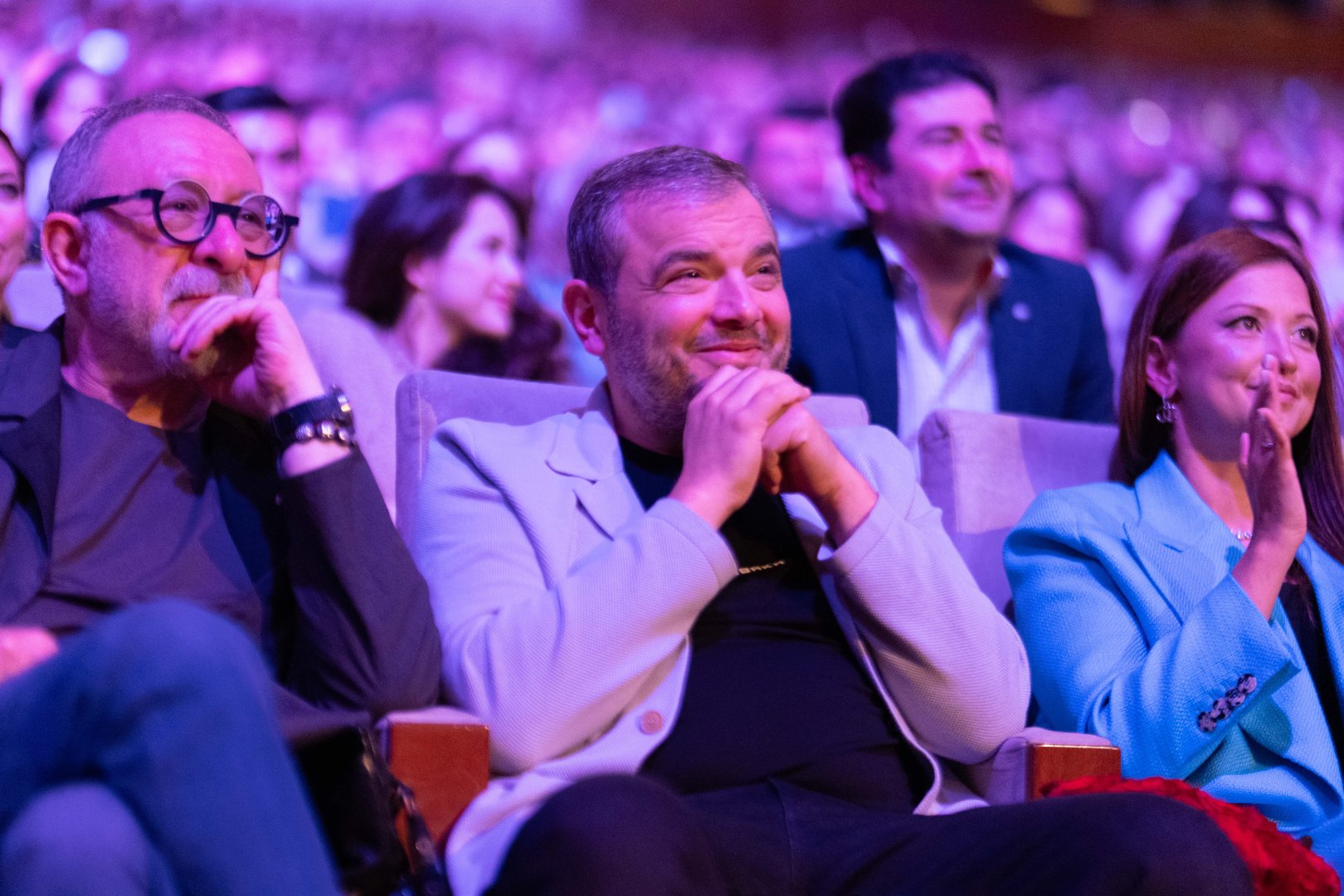 Потрясающий первый концерт Эльчина Азизова в Баку - море позитива, цветов и душевной атмосферы (ФОТО)