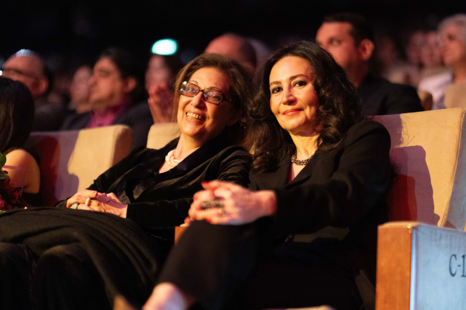 Потрясающий первый концерт Эльчина Азизова в Баку - море позитива, цветов и душевной атмосферы (ФОТО)