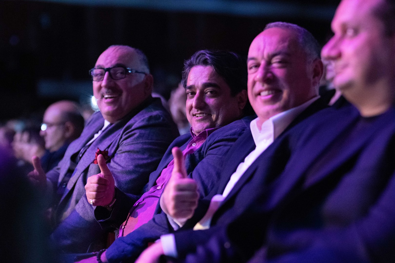 Потрясающий первый концерт Эльчина Азизова в Баку - море позитива, цветов и душевной атмосферы (ФОТО)