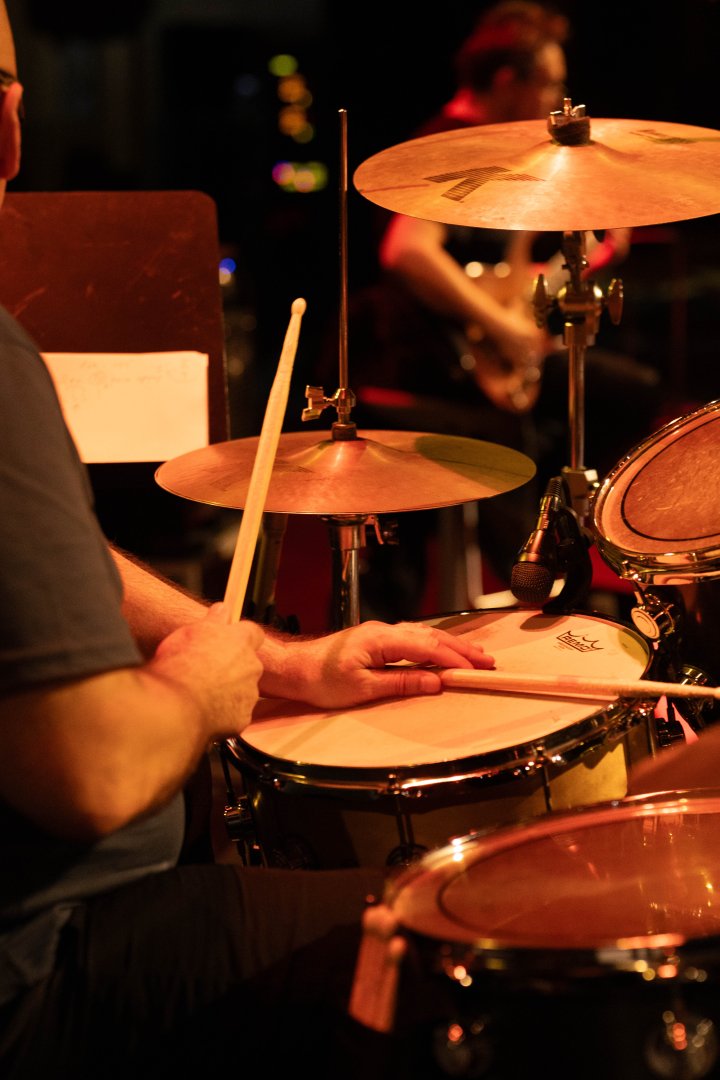 Потрясающий первый концерт Эльчина Азизова в Баку - море позитива, цветов и душевной атмосферы (ФОТО)