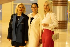 Потрясающий первый концерт Эльчина Азизова в Баку - море позитива, цветов и душевной атмосферы (ФОТО)