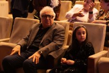 Потрясающий первый концерт Эльчина Азизова в Баку - море позитива, цветов и душевной атмосферы (ФОТО)