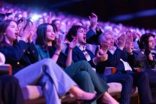 Потрясающий первый концерт Эльчина Азизова в Баку - море позитива, цветов и душевной атмосферы (ФОТО)