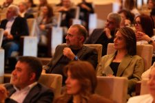 Потрясающий первый концерт Эльчина Азизова в Баку - море позитива, цветов и душевной атмосферы (ФОТО)