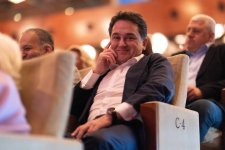 Потрясающий первый концерт Эльчина Азизова в Баку - море позитива, цветов и душевной атмосферы (ФОТО)