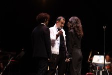 Потрясающий первый концерт Эльчина Азизова в Баку - море позитива, цветов и душевной атмосферы (ФОТО)