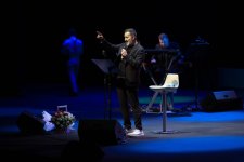 Потрясающий первый концерт Эльчина Азизова в Баку - море позитива, цветов и душевной атмосферы (ФОТО)