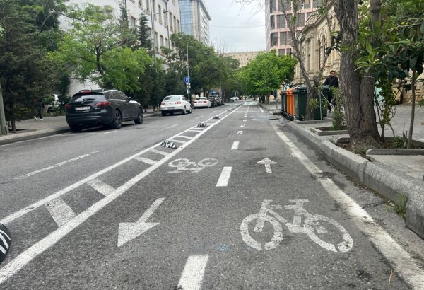 В Азербайджане устанавливаются правила пользования велосипедной полосой транспортными средствами