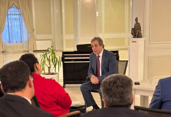 В Гяндже прошла встреча с народным артистом Сиявушем Керими (ФОТО)