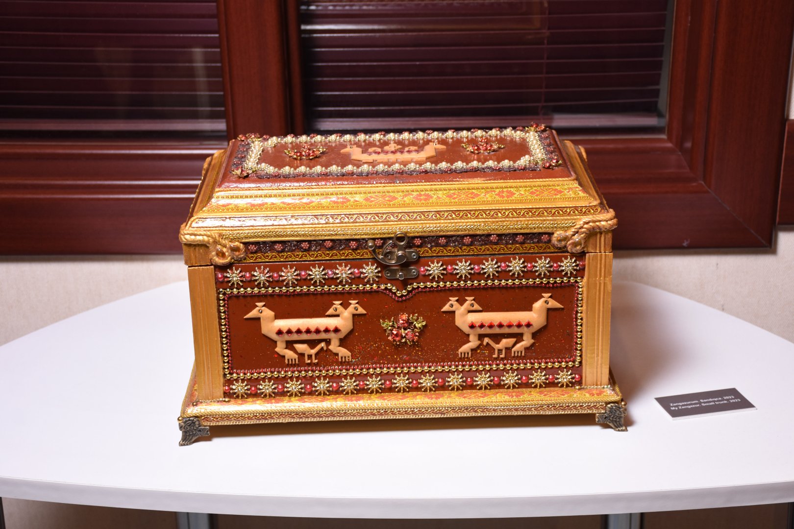 Сундуки, медальоны и украшения  - представлен проект  семьи Сардарлы (ФОТО)