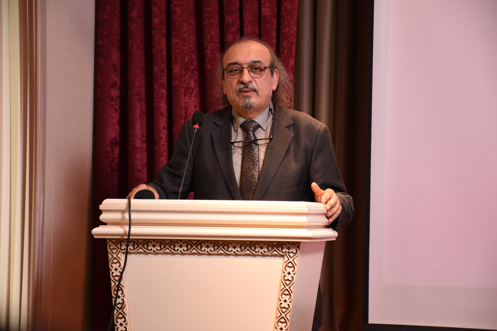 Сундуки, медальоны и украшения  - представлен проект  семьи Сардарлы (ФОТО)