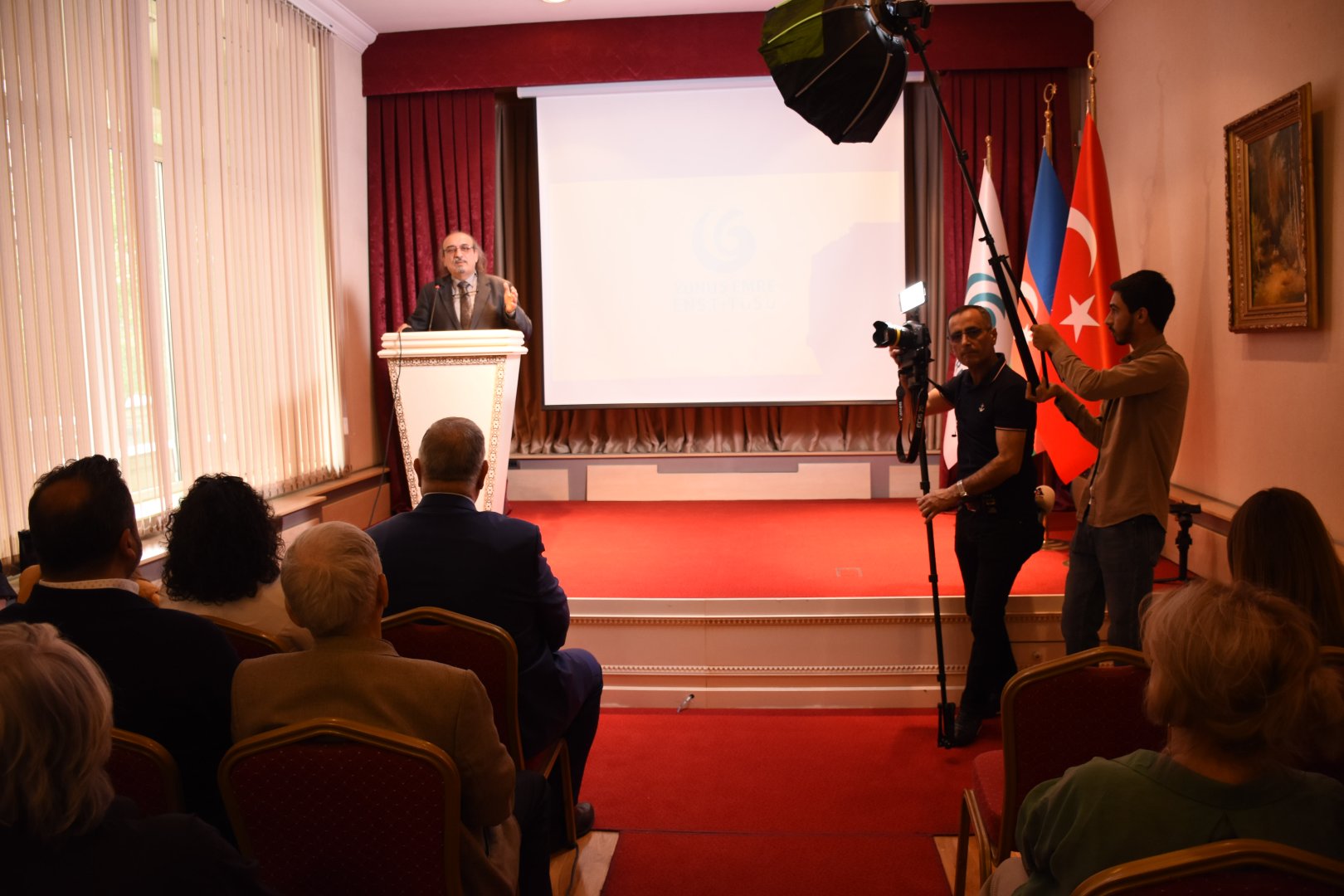 Сундуки, медальоны и украшения  - представлен проект  семьи Сардарлы (ФОТО)