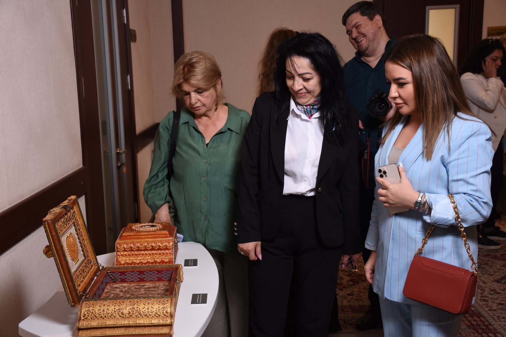 Сундуки, медальоны и украшения  - представлен проект  семьи Сардарлы (ФОТО)