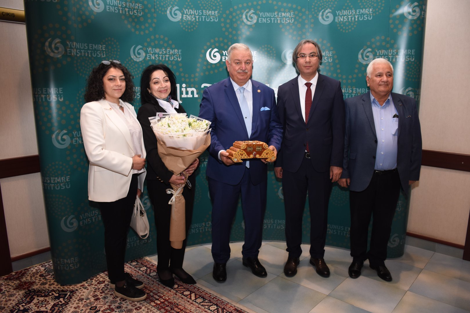 Сундуки, медальоны и украшения  - представлен проект  семьи Сардарлы (ФОТО)